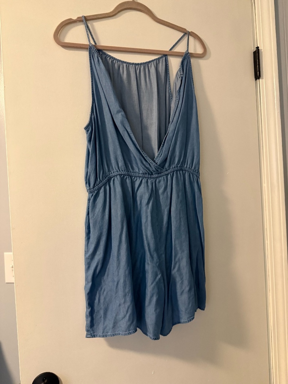 Old Navy Light Wash Tencel Denim Romper – Size Large Petite (LP)